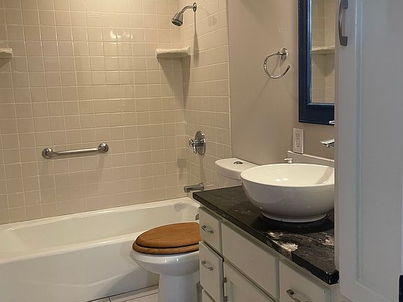 4th image of 2920 Pearl St