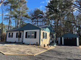 27 Cedar Ln, Halifax, MA 02338