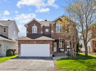 4 Tamarack Pl N, Ottawa, ON K2J 4R3