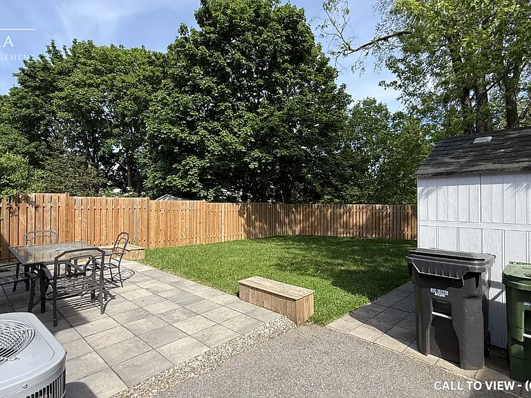 27 Fairfax Cres #1 — Photo 10