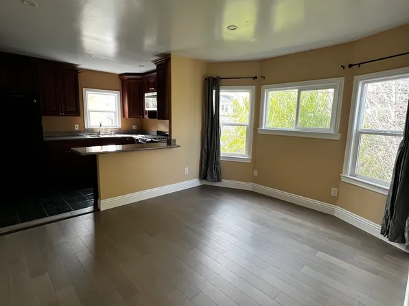 879 32nd St APT D, Oakland, CA 94608