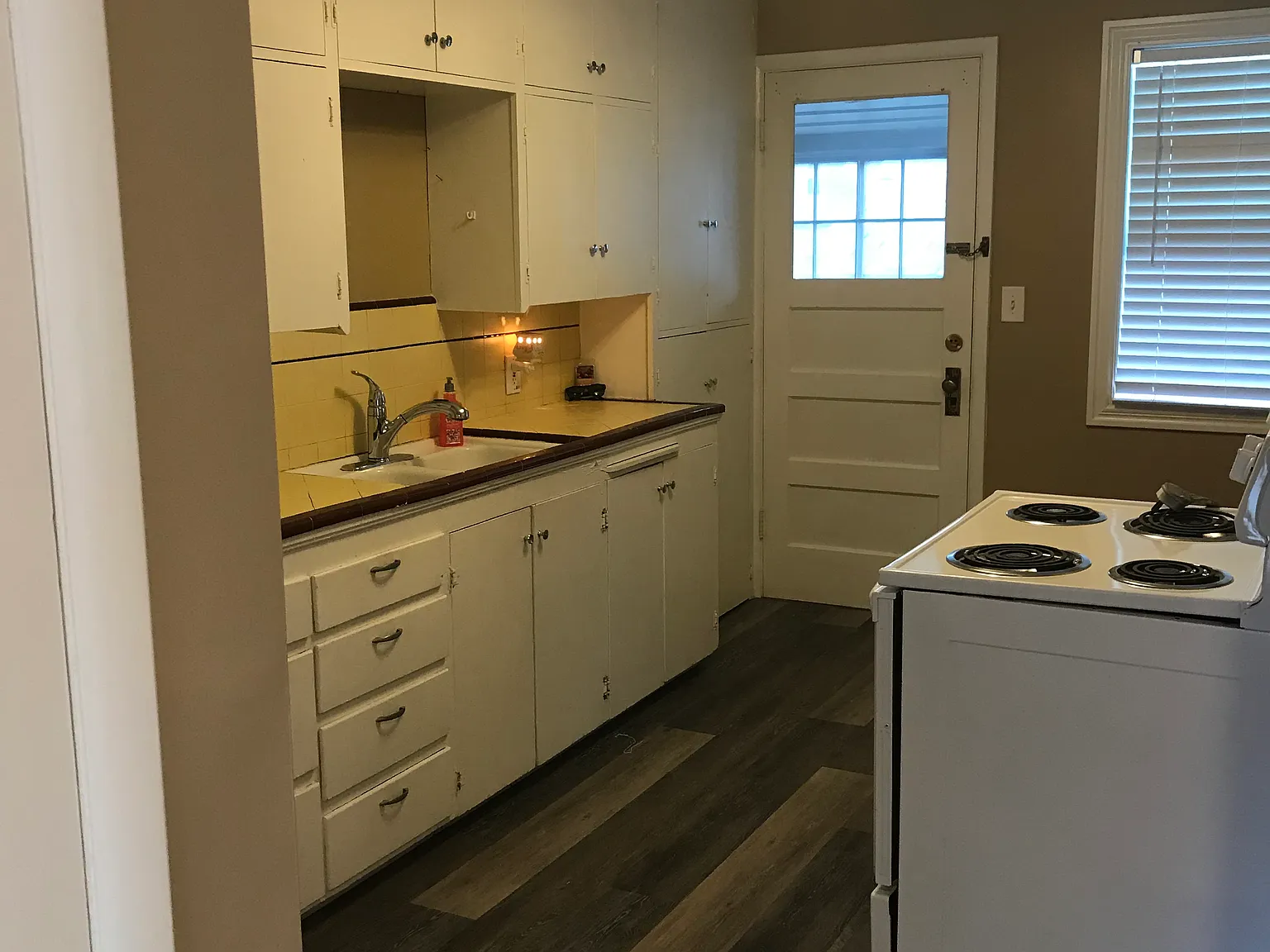 1 bed, 450 sqft, $1,075 — Photo 3