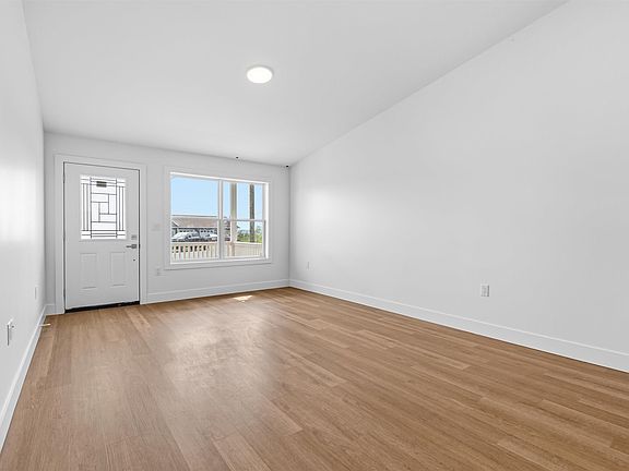 5th image of 15 Summer Hill Pl