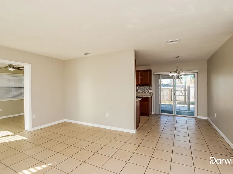 1521 Burgess Ct — Photo 7