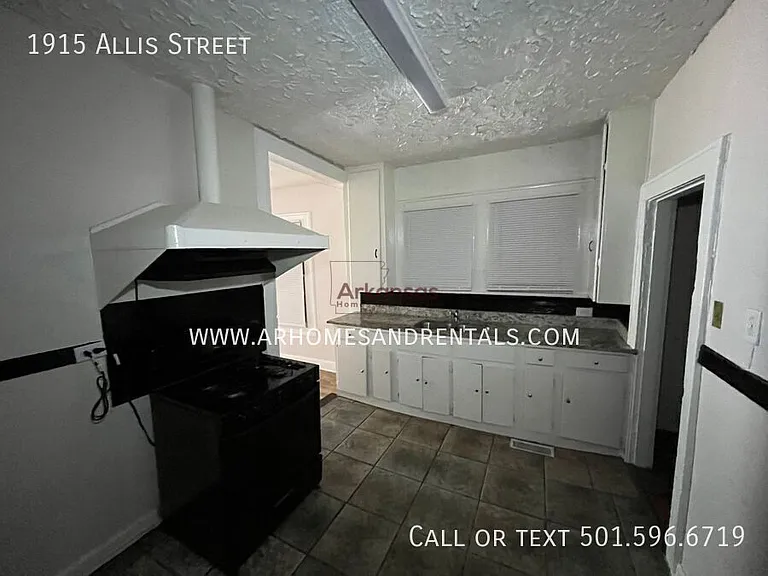 1915 Allis St — Photo 4