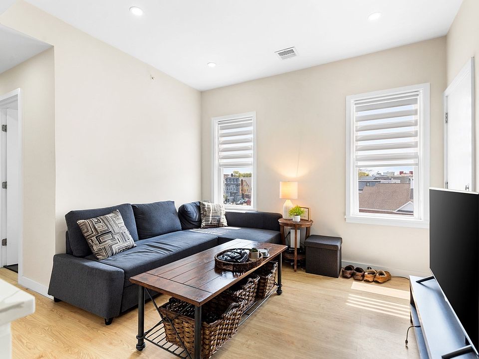 1st image of 7 Transit St #4