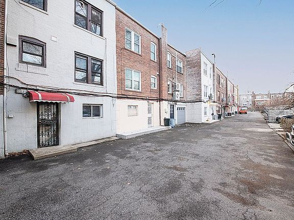 5th image of 68-33 Harrow St