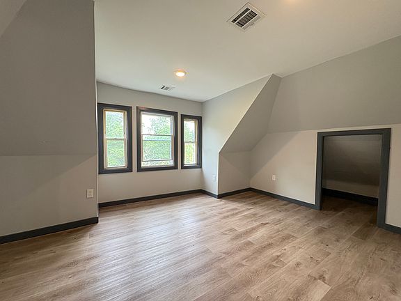 3rd image of 115 Hollywood Ave Floor 1