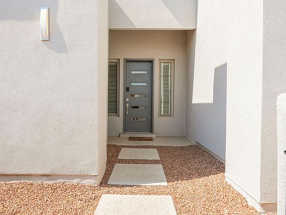 4th image of 329 Emerald Pearl Dr
