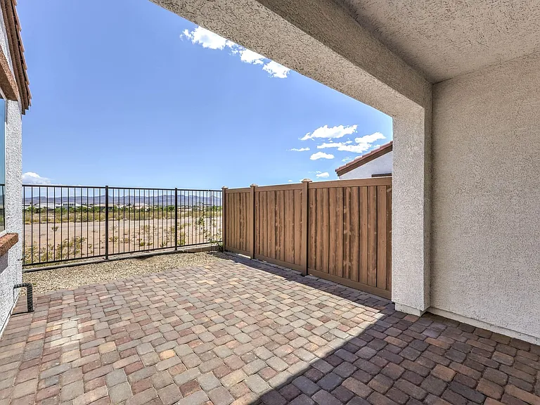 1535 Franklin Ln — Photo 21