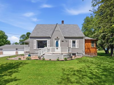 573 Stearns Ave E, Eden Valley, MN, 55329