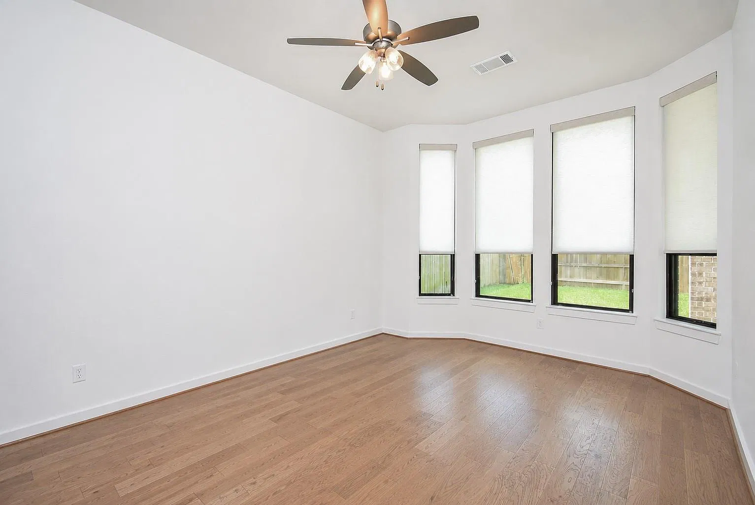3 bed, 2.5 bath, 2265 sqft, $3,300 — Photo 3