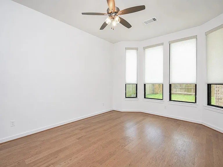 518 Bedias Creek Dr — Photo 5