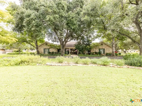 36 Park Place Dr, Gonzales, TX 78629
