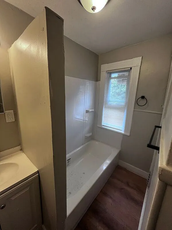 2 bed, 1.0 bath, 790 sqft, $1,200 — Photo 3