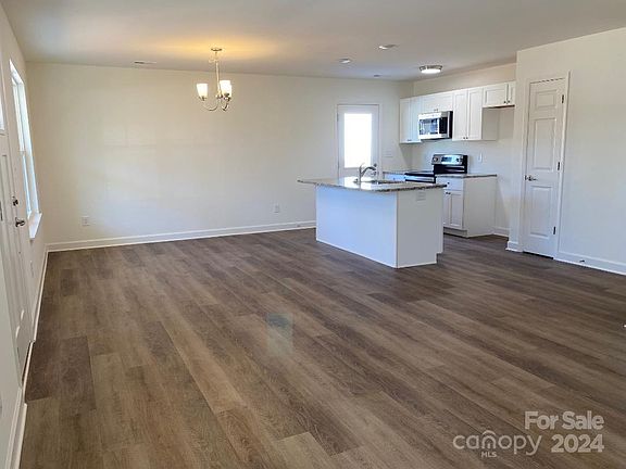 3rd image of 1021 Adams St
