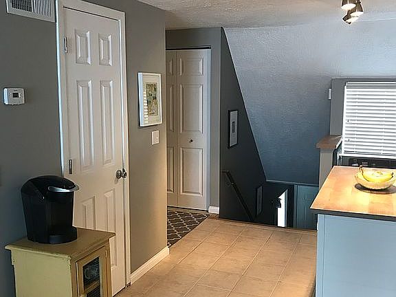 Entry way & 1/2 bathroom