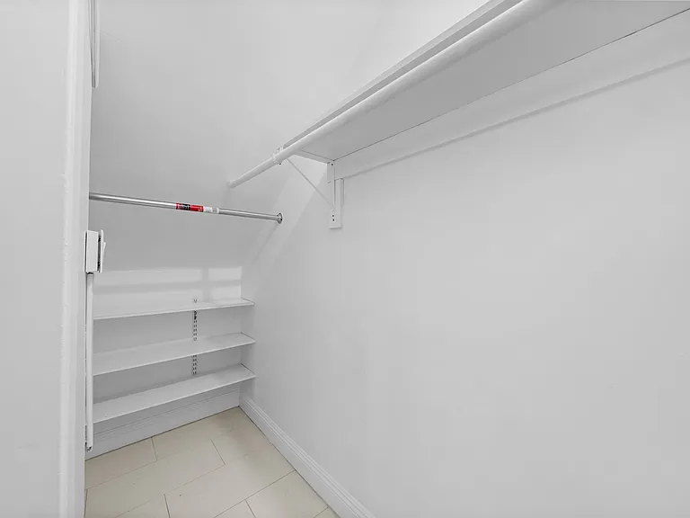 148 S Reeves Dr #4 — Photo 23