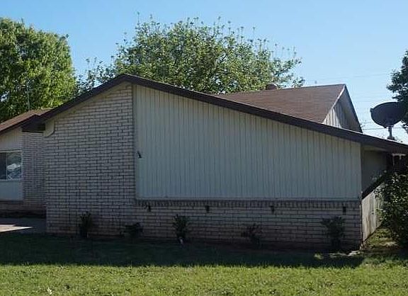 4th image of 1009 W Cornelia Ave