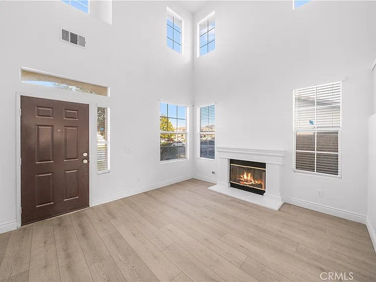 6766 Royal Crest Ct — Photo 9
