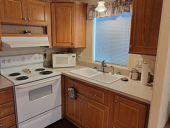 3rd image of 1403 W Broadway Ave