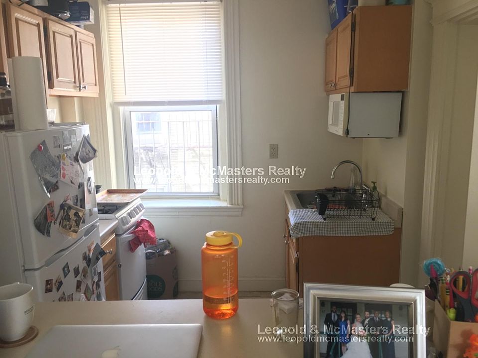 2nd image of 20 Queensberry St #56