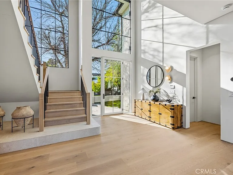 4900 Valjean — Photo 4
