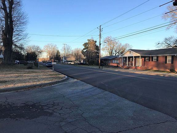 4th image of 609 Cedar Ave SW