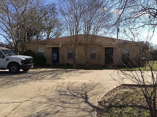 2nd image of 806 San Saba Dr