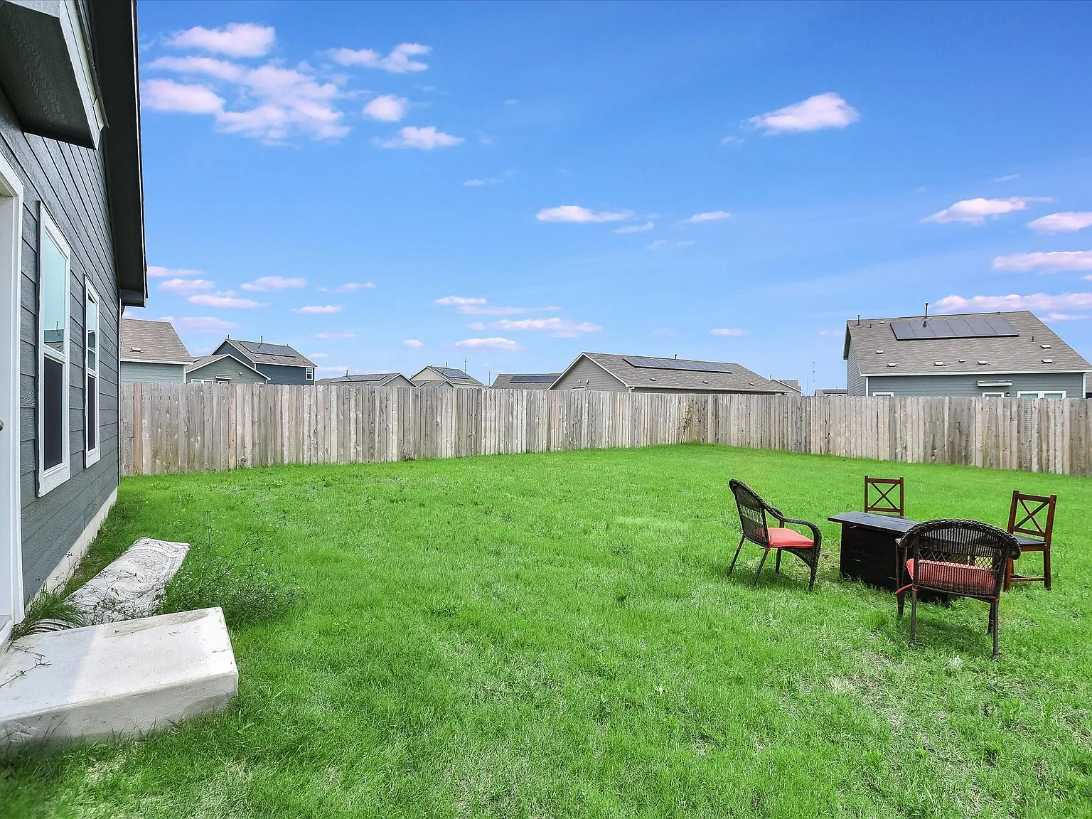 3 bed, 2.0 bath, 1220 sqft, $2,099 — Photo 3