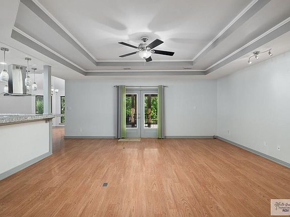 3rd image of 401 Tesoro Ave