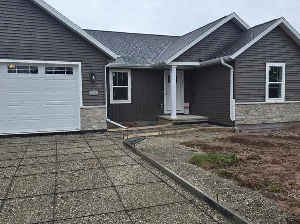 2951 Winnipeg St, Menasha, WI 54952