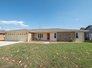 3623 Greenbriar Dr, Columbus, IN 47203