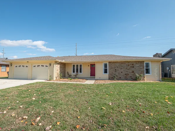 3623 Greenbriar Dr, Columbus, IN 47203