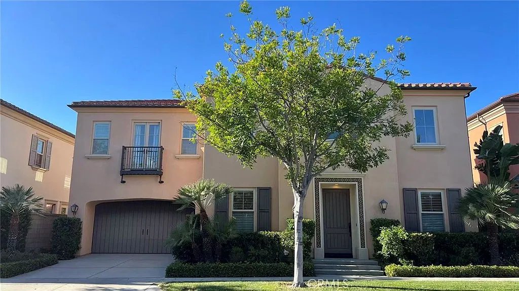 3 bed, 2.5 bath, 2535 sqft, $5,900 — Photo 1