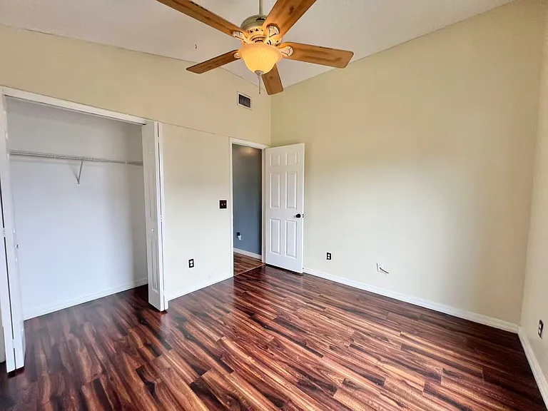 527 Valencia Place Cir — Photo 22