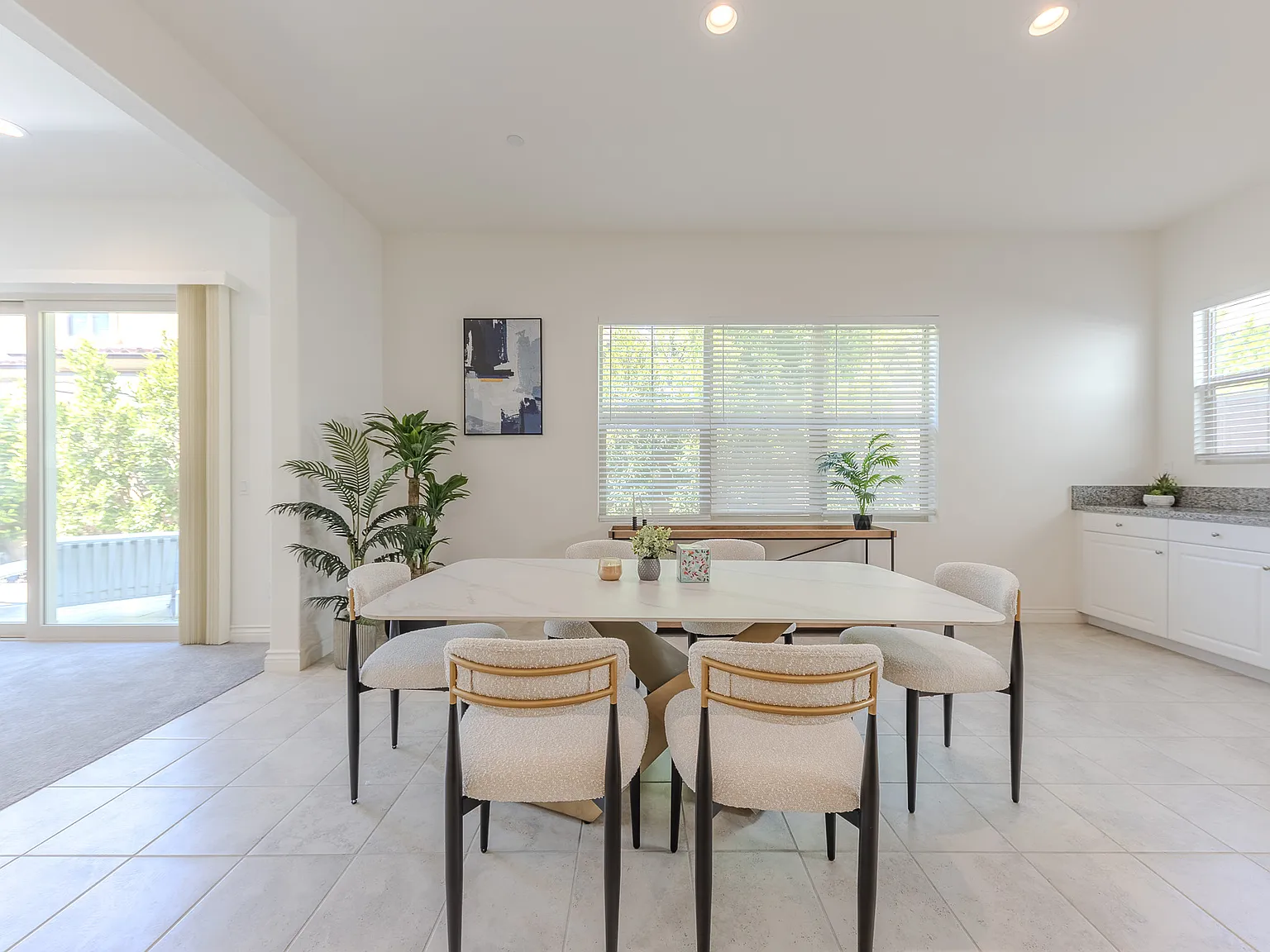 4 bed, 3041 sqft, $15,800 — Photo 2