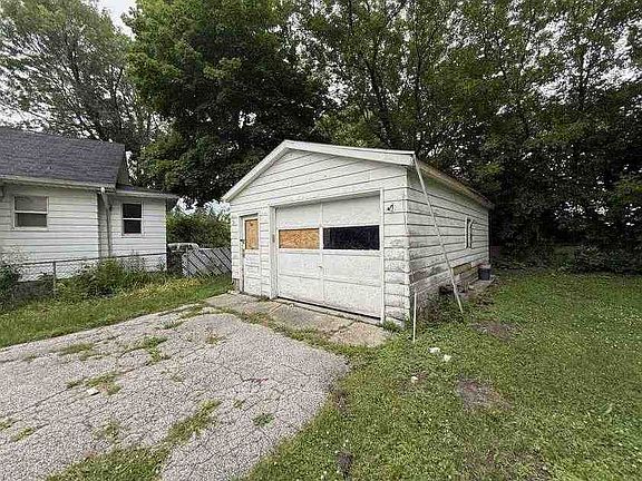 4th image of 1918 Lincoln Ave