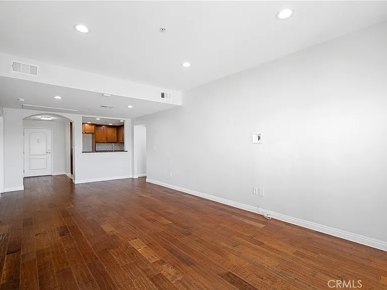 6800 Corbin Ave — Photo 8