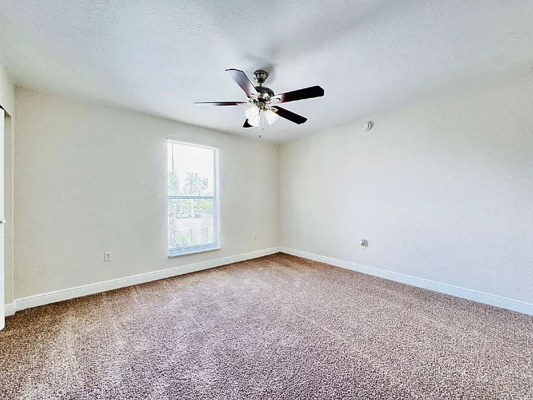 12664 Kenwood Ln #C — Photo 25