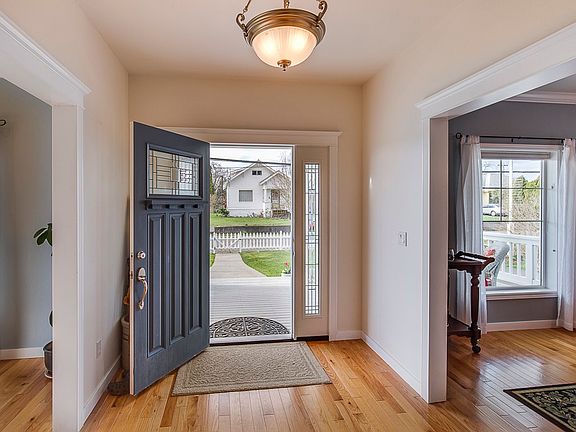 2nd image of 19152 4th Ave NE