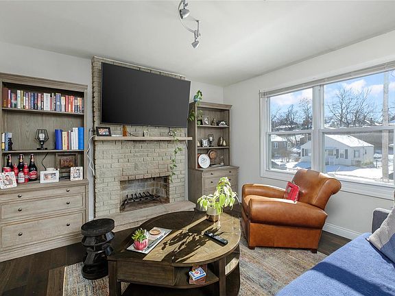 3rd image of 7559 Alicia Ave