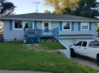208 Pawnee Ln, Leavenworth, KS 66048
