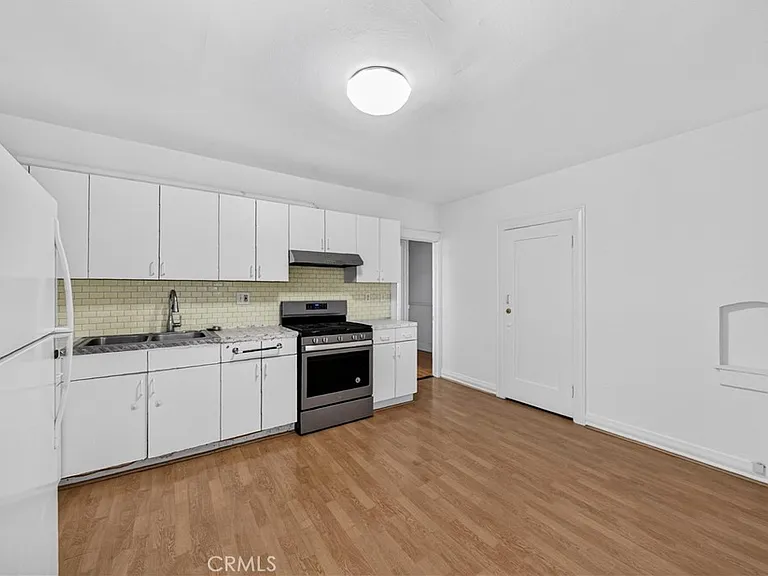 139 S Manhattan Pl — Photo 10