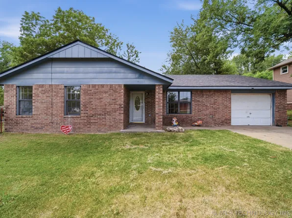 220 S 15th St, Collinsville, OK 74021