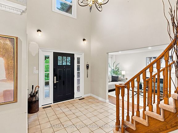 2nd image of 7 Lyndhurst Cres