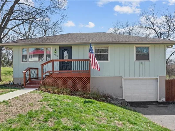 3009 Maplewood Dr, Wood Heights, MO 64024