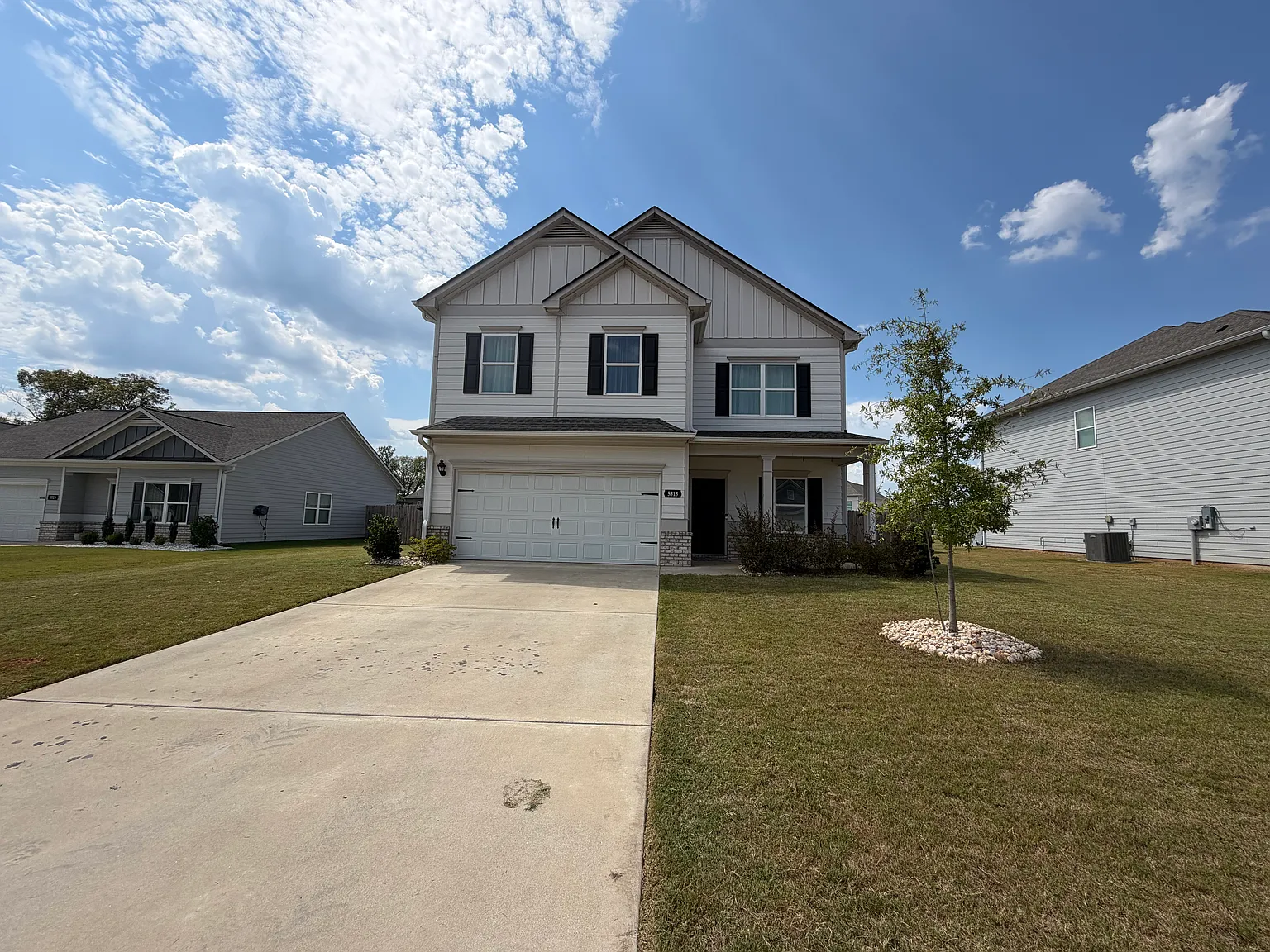 4 bed, 2.5 bath, 2565 sqft, $2,600 — Photo 2