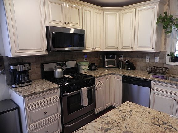3rd image of 10 Adamson Ave Unit B