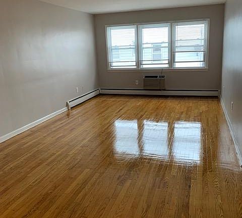 5th image of 128 Newark Ave #14